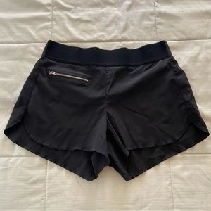 Athleta Mod Trekkie Shorts Size 6